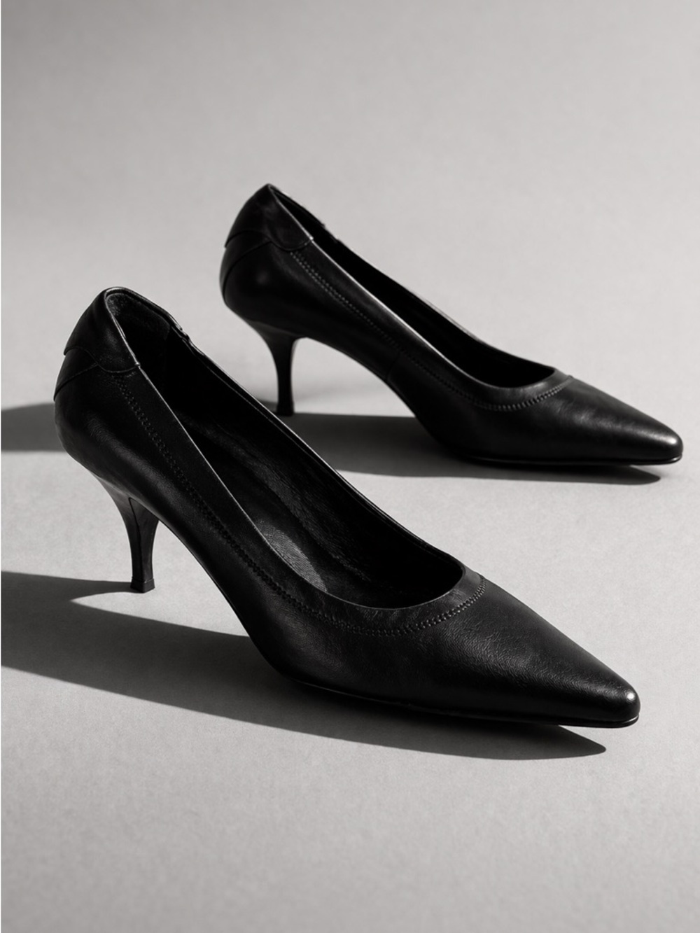 Prada Y2K Vintage Leather Classic Pumps